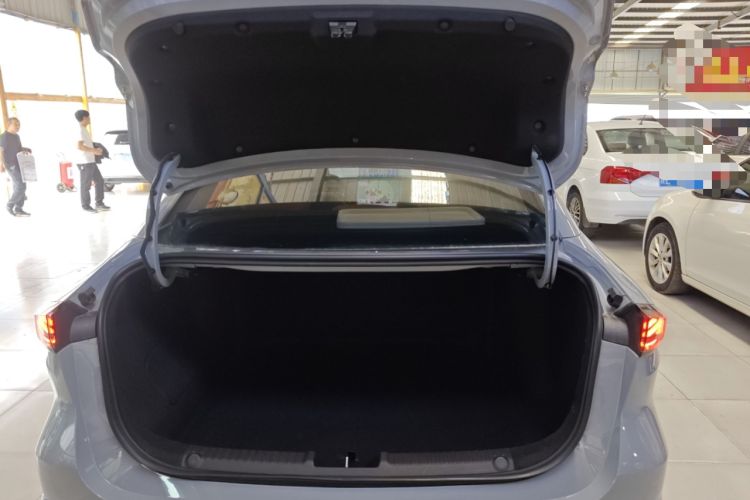 Used Geely Galaxy L6 2025 EM-i 140km Long-Range Version Trunk
