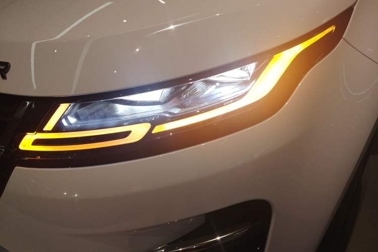 Used Land Rover Range Rover Evoque 2023 Aurora L 249 PS Luxury Edition
