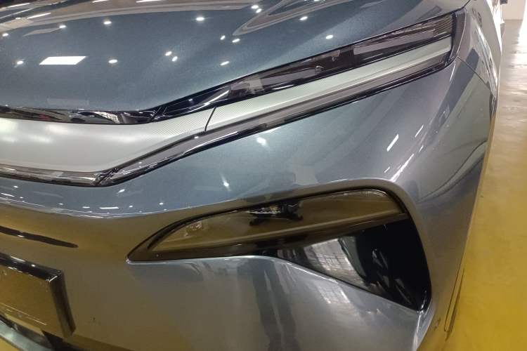 Used BYD Tang L 2025 EV with 670 km Range LiDAR and Premium Features Left Front Headlight