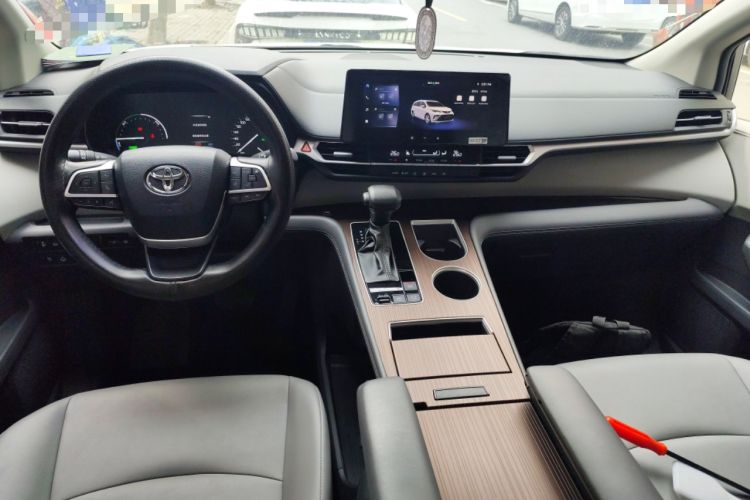 Used Toyota Granvia 2024 2.5L Hybrid Comfort Edition