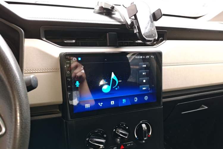 Used Wuling Hongguang PLUS 2019 1.5T Manual Comfort Version 7 Seats Audio And AC Panel