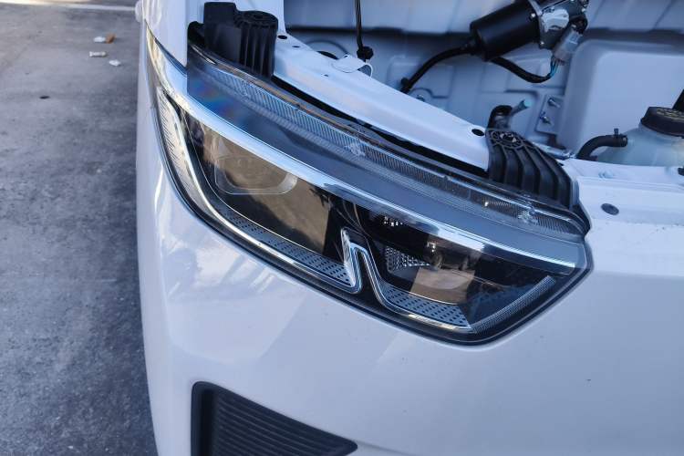 Used Wuling Yangguang 2024 300KM Comfort Version Passenger Van 75kW