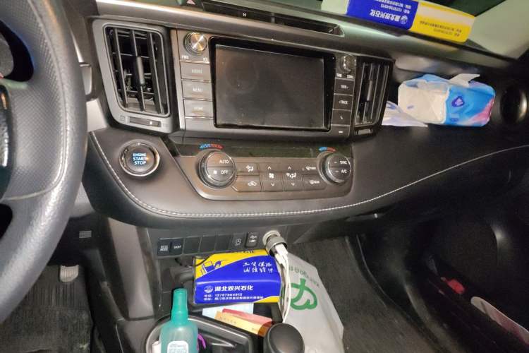 Used Toyota RAV4 2016 2.0L CVT Two-Wheel Drive Fashion Edition China V Standard
