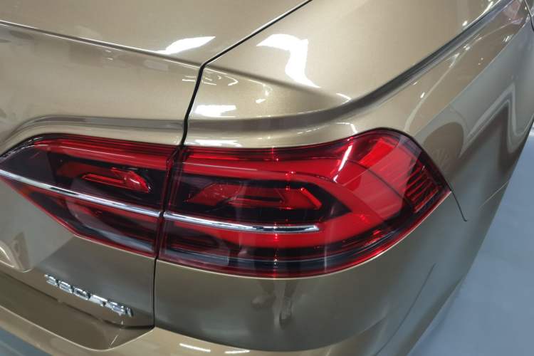 Used Volkswagen Phideon 2021 380TSI Luxury Edition Right Rear Taillight