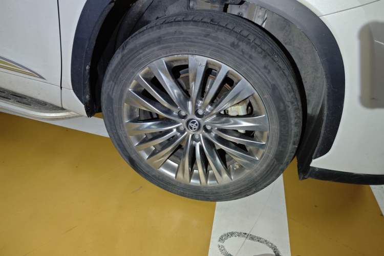 Used Toyota Highlander 2022 Dual-Engine 2.5L Two-Wheel Drive Prestige Edition 7-Seater Right Front Wheel Hub