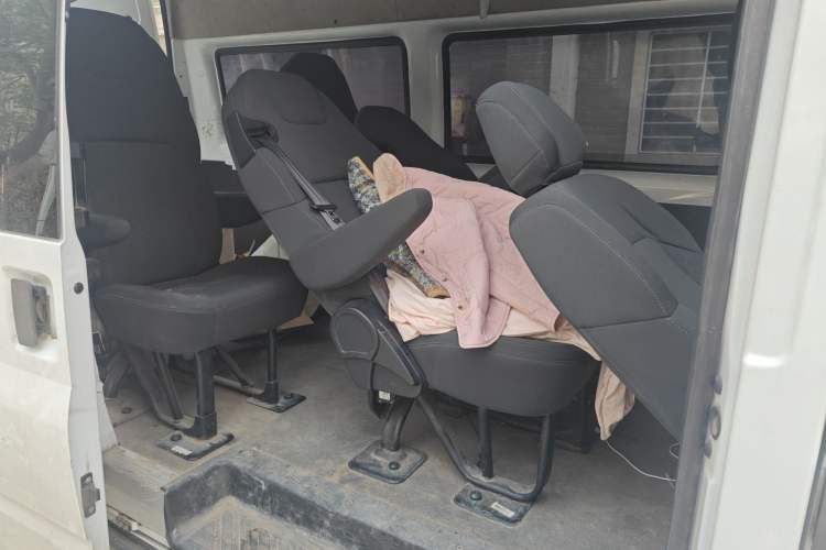 Used JMC Fushun 2022 2.0T Manual Multi-Function Passenger Vehicle Mid-Range High Roof 6-7 Seats Left Rear Seat