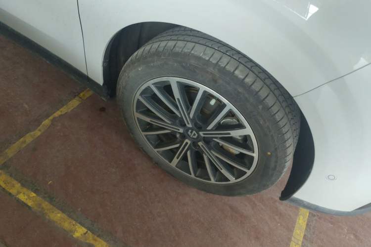 Used Leapmotor B10 2025 600 LiDAR Version Right Front Wheel Hub