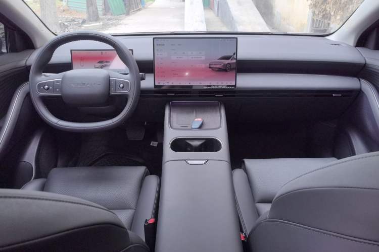 Used Nissan N6 2026 Model 180 Max Center Console