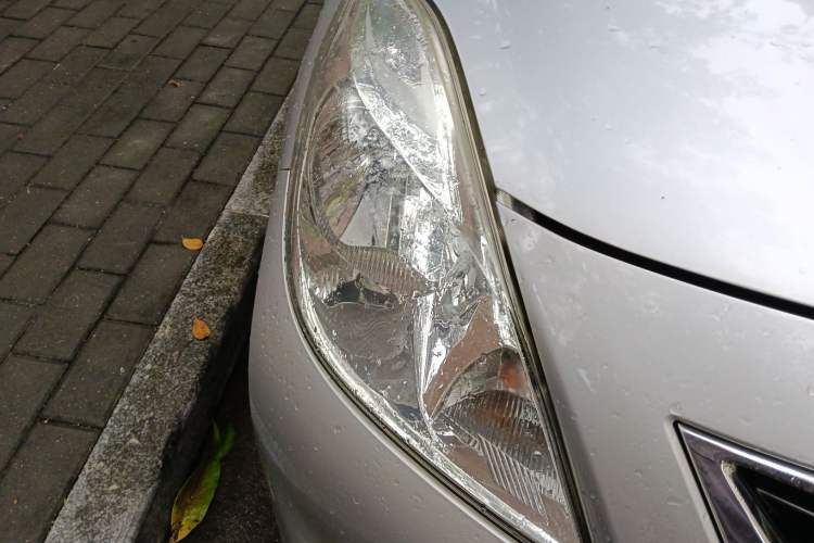 Used Nissan Sunny 2011 1.5XE Manual Comfort Edition Right Front Headlight