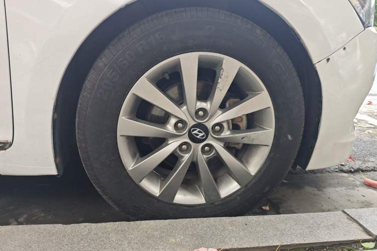 Used Hyundai Mistra 2014 1.8L Automatic Smart GLS Right Front Wheel Hub