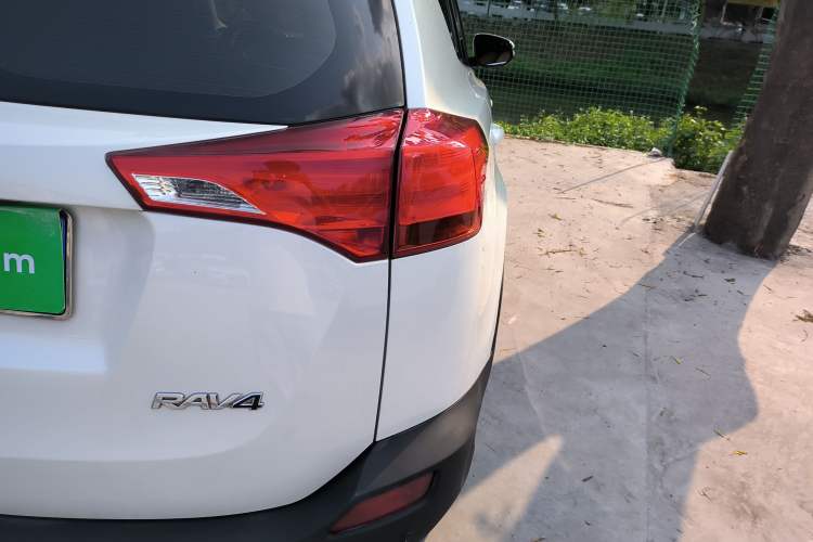 Used Toyota RAV4 2015 2.0L CVT Two-Wheel Drive Urban Edition
