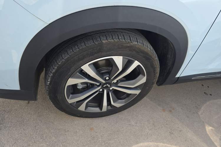 Used Wuling Asta 2022 2.0L DHT Electric-Speed Version Exterior 4