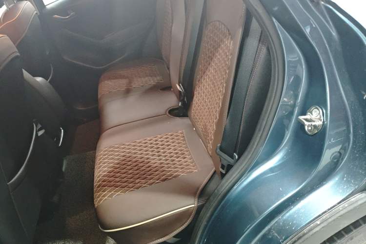 Used Mazda CX-5 2015 2.0L Automatic Two-Wheel Drive Urban Version Left Rear Seat