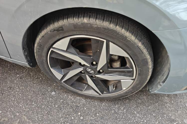 Used Hyundai Elantra 2021 1.5L CVT LUX Prestige Edition Right Front Wheel Hub