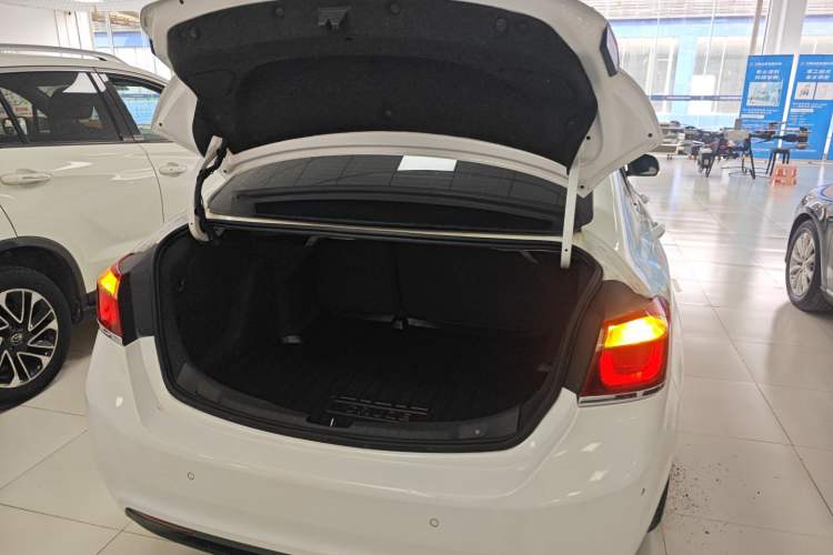 Used Chevrolet Cruze 2016 1.5L Automatic Luxury Edition Trunk