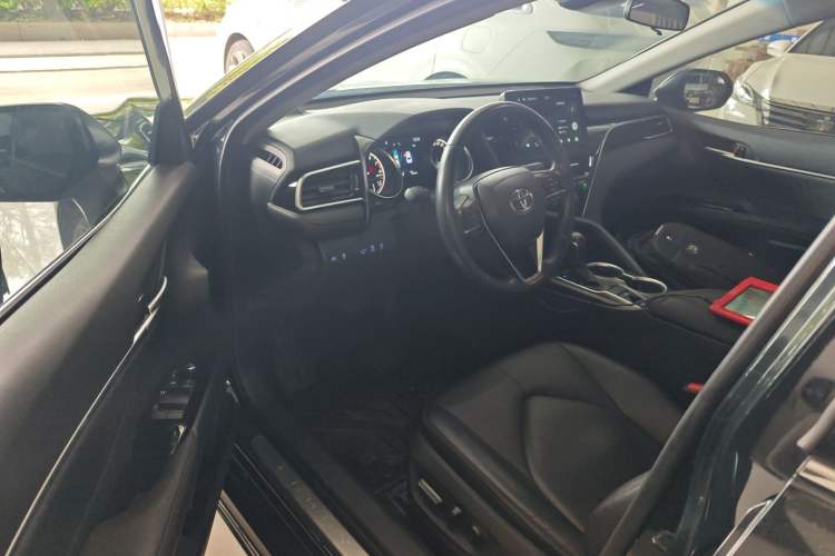 Used Toyota Camry 2023 2.0G Luxury Edition
