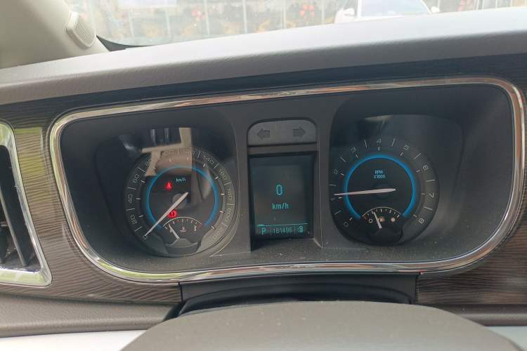 Used Buick GL8 2011 2.4L CT Luxury Business Comfort Edition