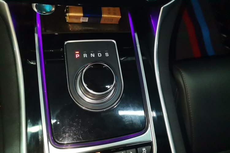 Used Jaguar XEL 2019 2.0T 200 PS Deluxe Edition Gear Lever