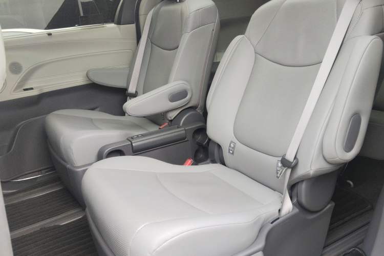 Used Toyota Granvia 2023 2.5L Hybrid Prestige PLUS Edition
