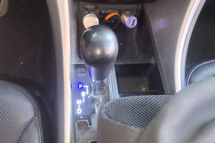 Used Hyundai Sonata 2013 2.4L Automatic Leading Edition China IV Standard Gear Lever