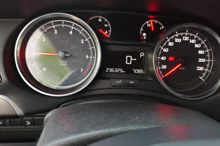 Used Peugeot 408 2015 1.2T Automatic Luxury Edition Odometer Close Up