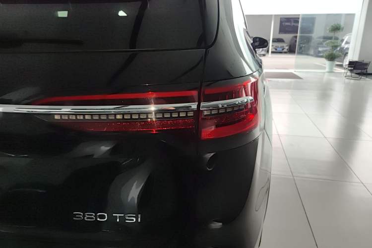 Used Volkswagen Viloran 2024 380TSI Premium Edition