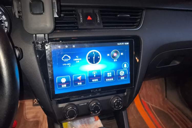 Used Skoda Octavia 2017 1.6L Automatic Smart Drive Edition Audio And AC Panel