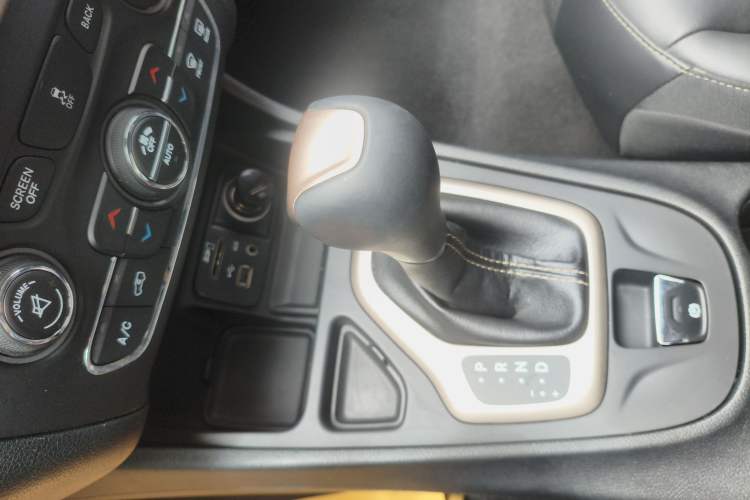 Used Jeep Cherokee 2016 2.0L Superior Edition