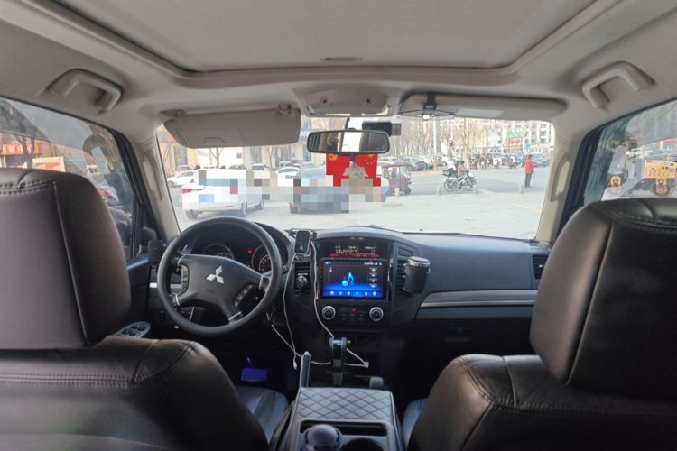 Used Mitsubishi Pajero 2014 3.0L Elite Edition Headliner