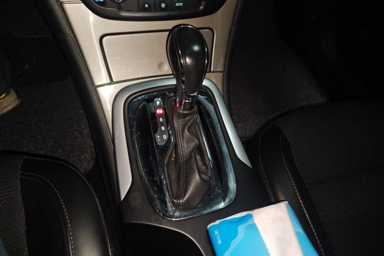 Used Buick Regal 2013 1.6T Automatic Elite Sport Edition Gear Lever