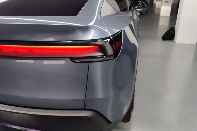 Used Tesla Model Y 2025 Rear-Wheel-Drive Version Right Rear Taillight