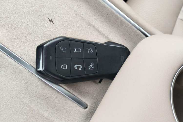 Used XPeng X9 2025 740 Ultra-Long Range Max
