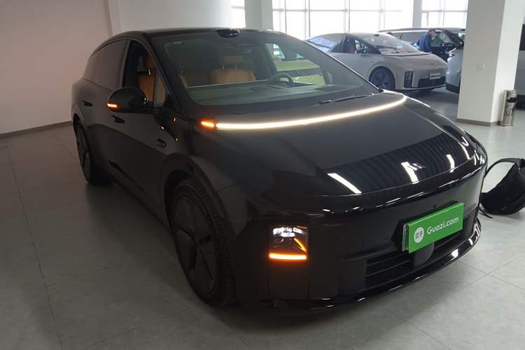 Used Li Auto i6 2025 Model Two-Wheel-Drive Standard Type
