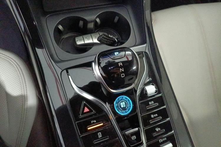 Used BYD Qin PLUS 2023 Champion Edition DM-i 55KM Leading Model Gear Lever
