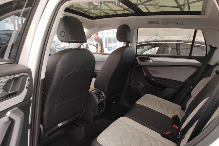 Used Volkswagen Tayron 2023 Revised Version 380TSI All-Wheel Drive R-Line High-Energy Edition Left Rear Seat