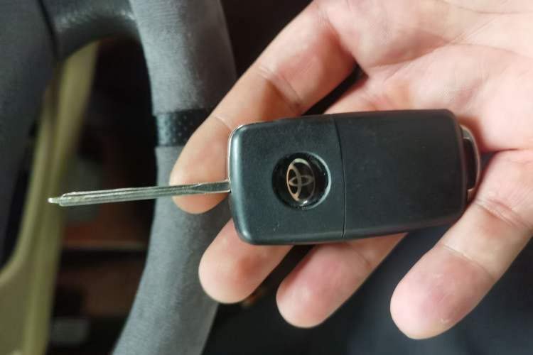 Used Toyota Crown 2005 2.5L Royal Vehicle Key