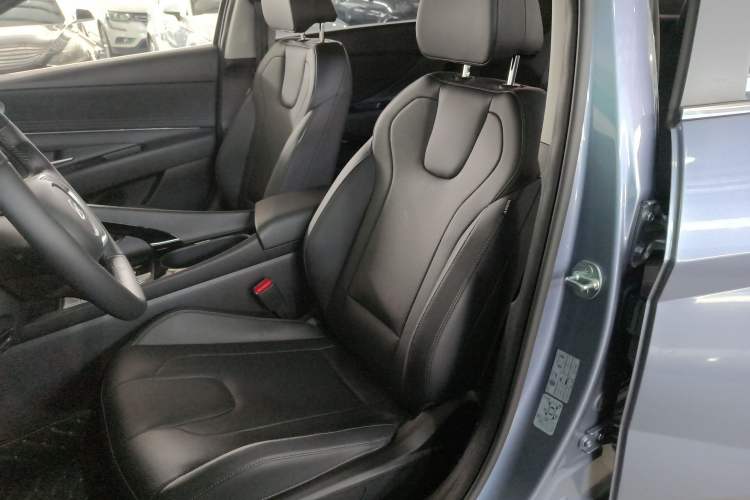 Used Hyundai Elantra 2023 1.5L CVT LUX Prestige Edition Left Front Seat