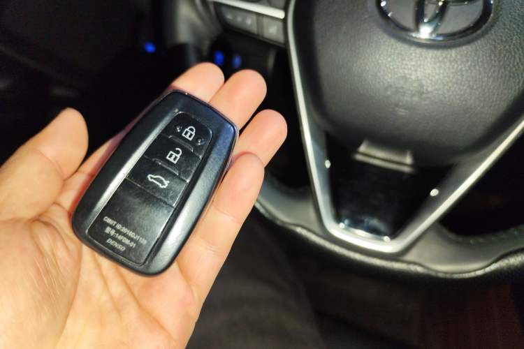 Used Toyota Camry 2023 2.0G Luxury Edition
