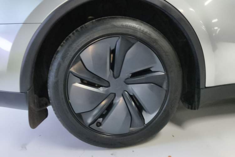 Used Tesla Model Y 2025 Rear-Wheel Drive First Edition
