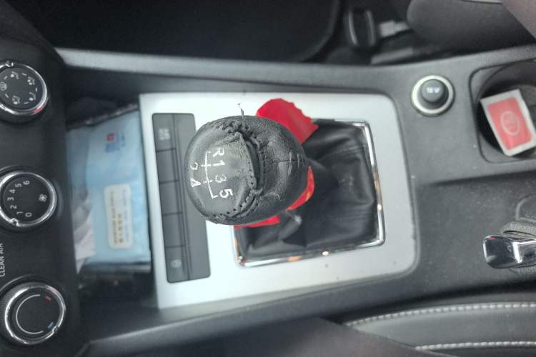Used Skoda Octavia 2016 1.6L Manual Trend Edition Gear Lever