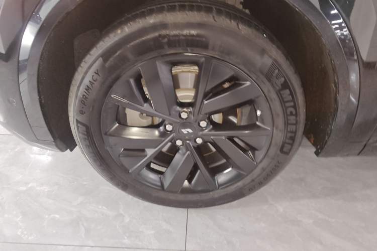 Used Li Auto L8 2023 Pro Model Exterior 4