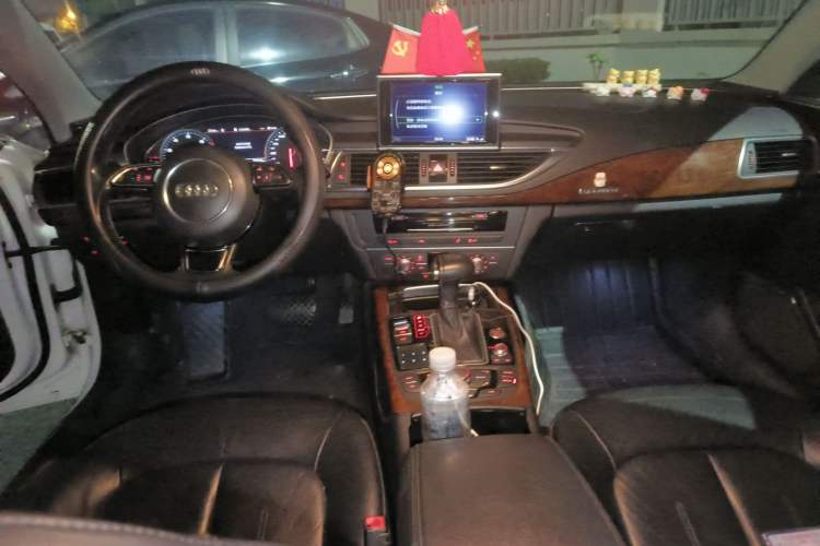 Used Audi A7 2012 3.0TFSI quattro Comfort Edition Center Console