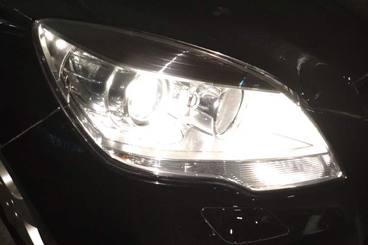 Used Mercedes-Benz R-Class 2014 R 320 4MATIC Luxury Model Right Front Headlight