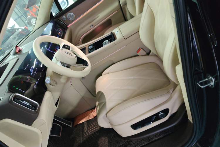 Used Hima AITO M9 2025 Extended-Range Max Version 52 kWh 5-Seater Edition