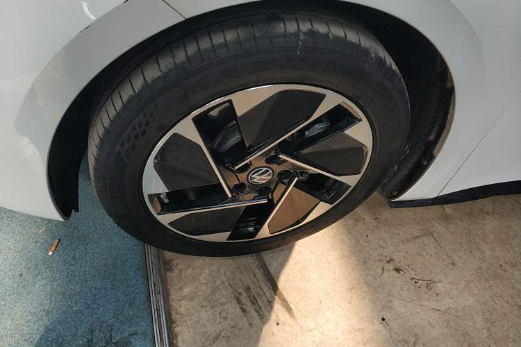 Used Volkswagen ID.3 2024 Outstanding Edition Left Front Wheel Hub