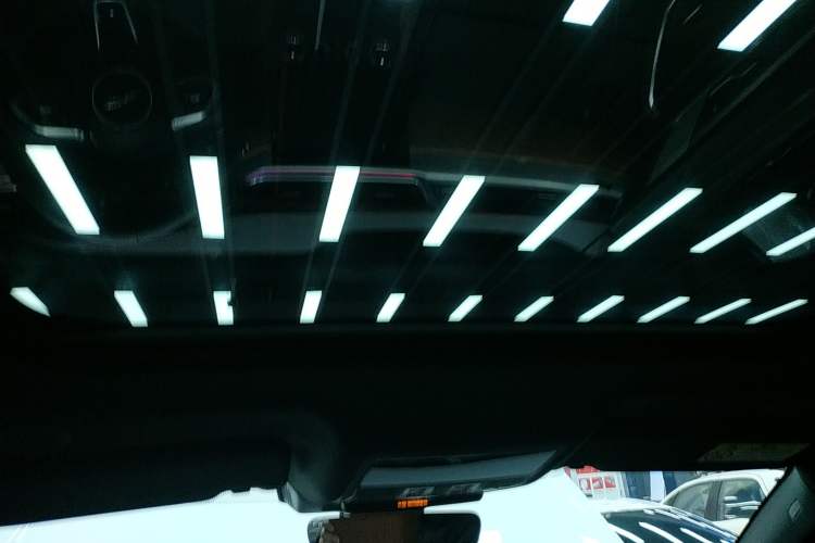 Used Jaguar F-PACE 2024 P250 R-Dynamic SE Headliner