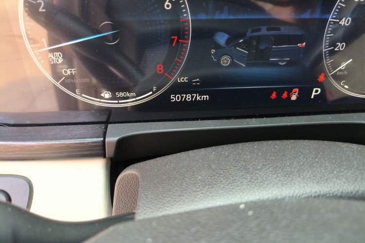 Used Buick GL8 2020 Avenir Avia Six-Seat Deluxe Edition Odometer Close Up