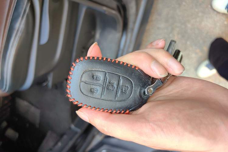 Used SAIC MAXUS G10 2016 2.0T Automatic Luxury Executive Edition Vehicle Key