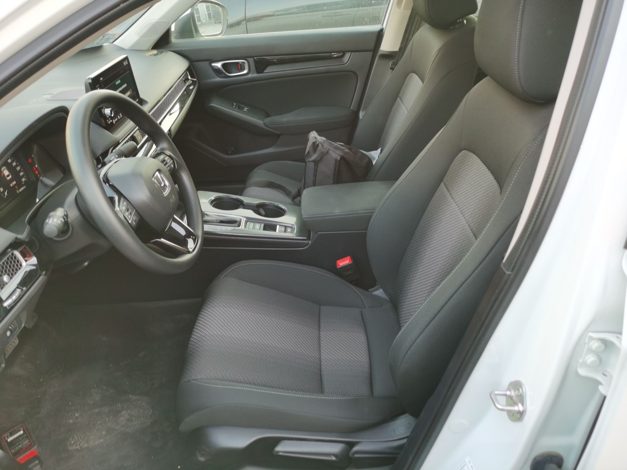 Переднее сиденье в автомобиле