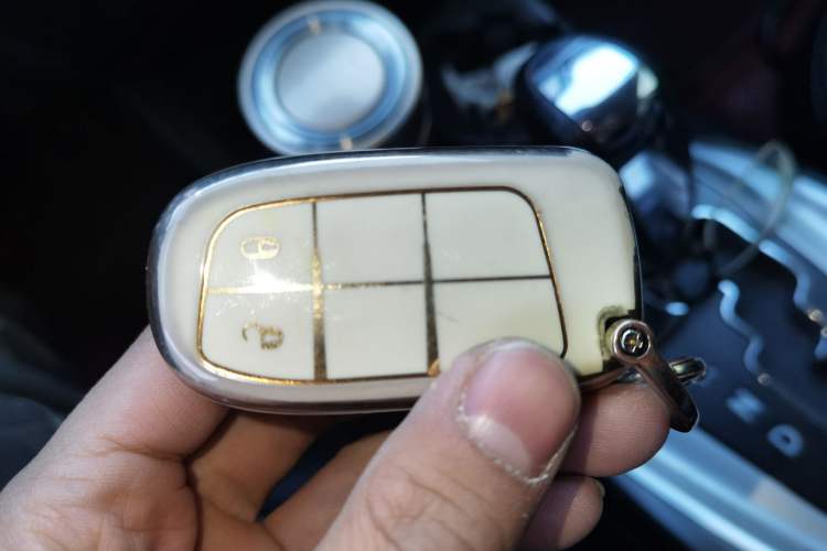 Used Dodge Journey 2013 2.4L Two-Wheel Drive Luxury Version